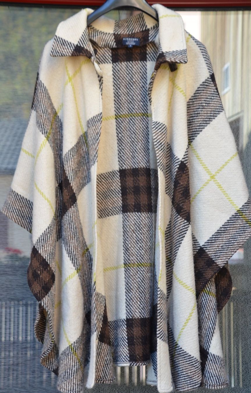 Burberry Giacche: Burberry Poncho 100% Wolle / laine – Usato da Collonges venduto da Auganien