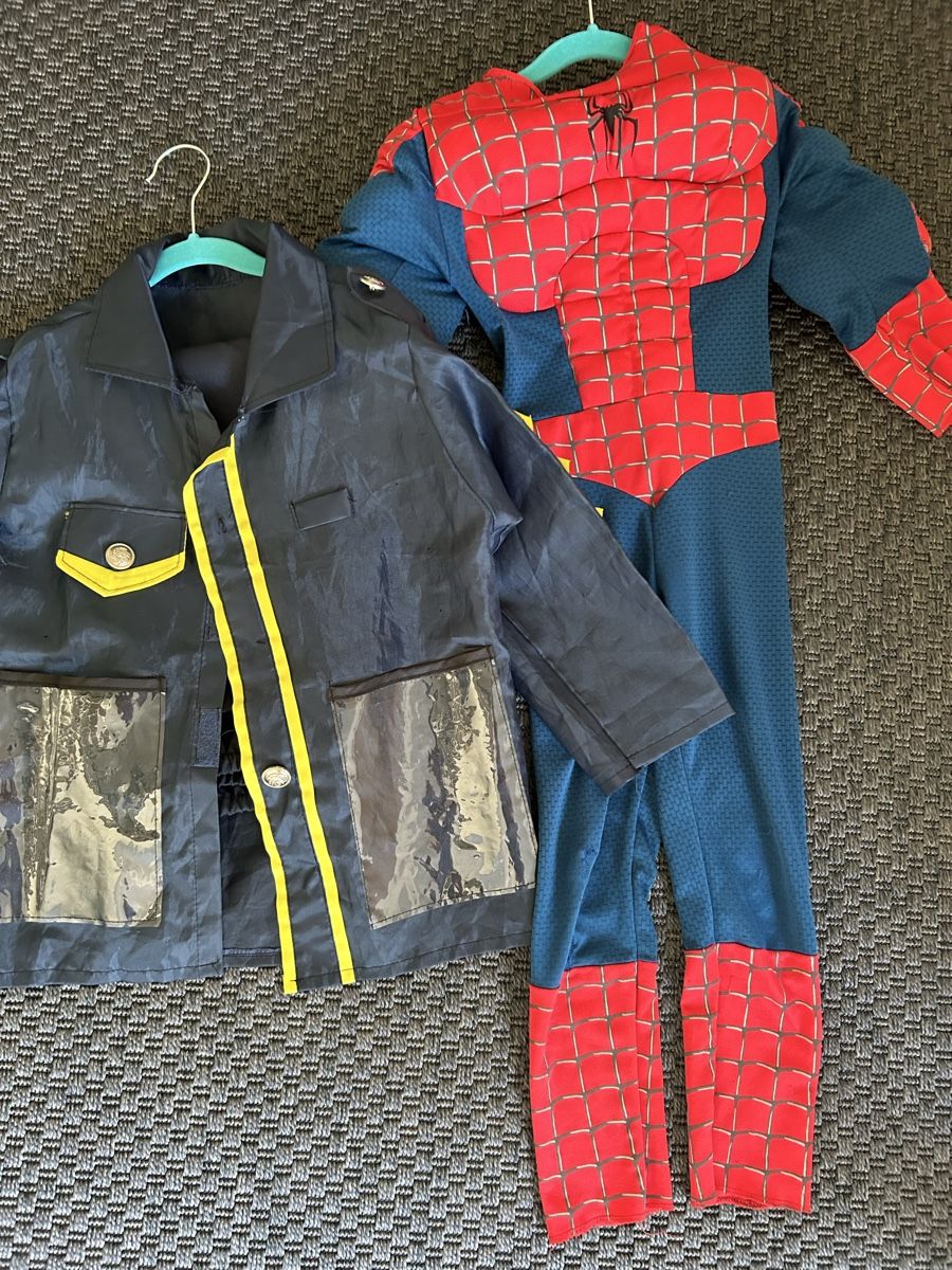 Costumes: Kostuem Spiderman und Polizei Grösse 128 – D'occasion à Zürich par mar_d7zz