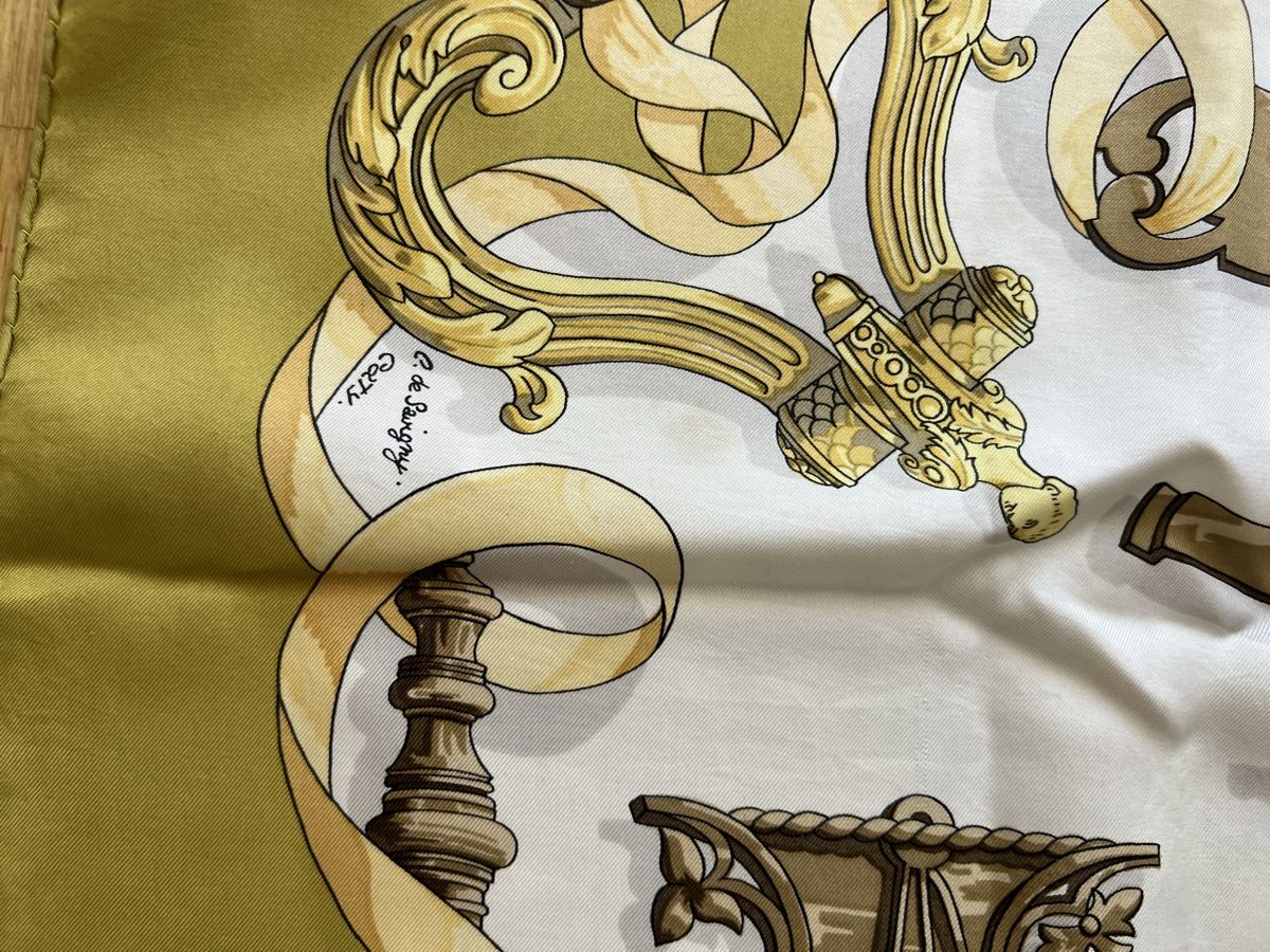 Hermès Foulard & Sciarpe: Hermès Paris, Vintage Design Elegantes Seidentuch – Usato da Muttenz venduto da saniye85 2