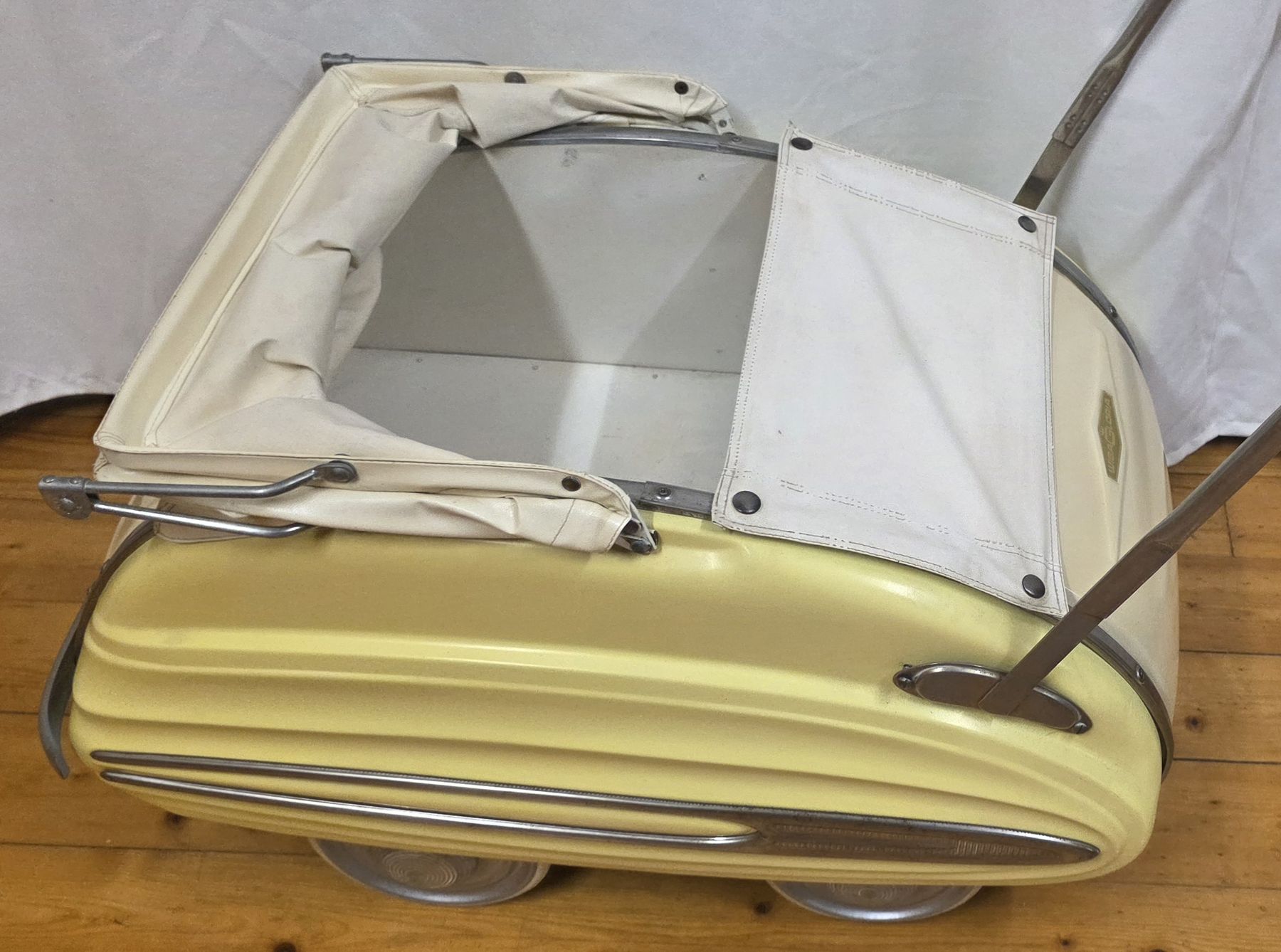 Wisa Gloria Puppenwagen: Wisa Gloria Puppenwagen – Gebraucht aus Zürich von pf3 8