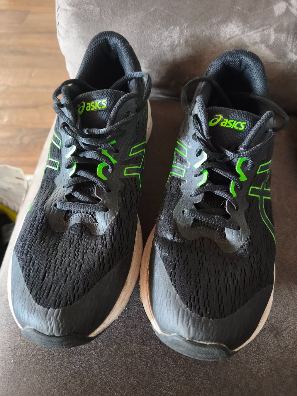Asics Scarpe da uomo: Laufschuhe Asics Gr. 43.5 – Usato da Unterendingen venduto da Adrienne4 3