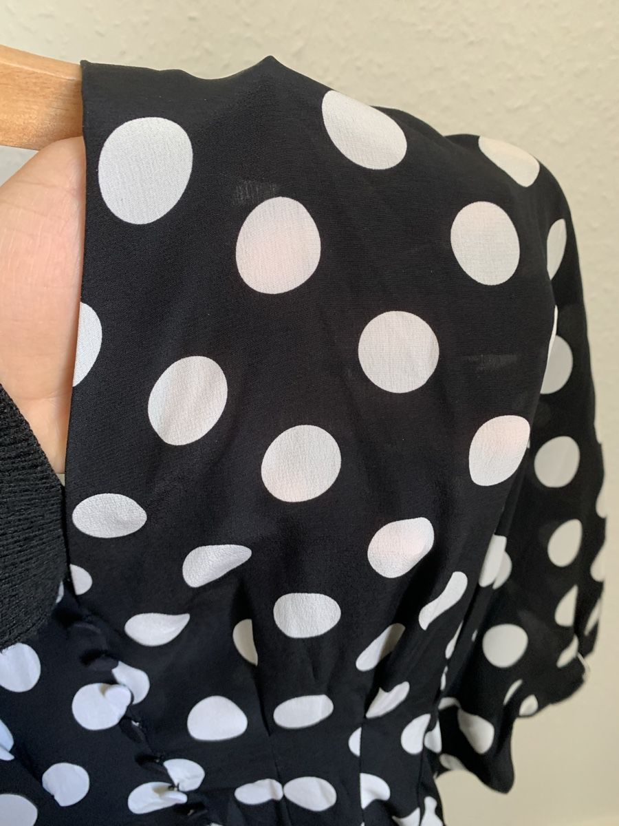 Michael Kors Top: Top à pois asymétrique Michael Kors – Nuovo e nell'imballaggio originale da Genève venduto da rez_c6c6 6