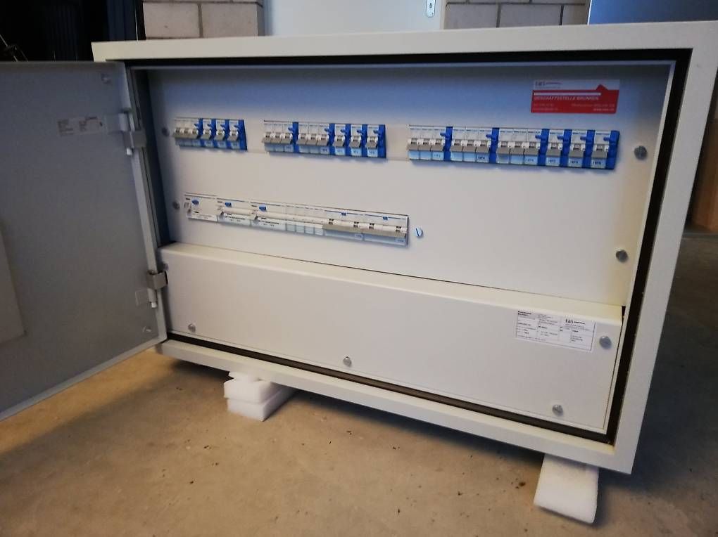 Elektrotechnik: Elektroverteiler – Neu (gemäss Beschreibung) aus Lauerz von Joe_88 2