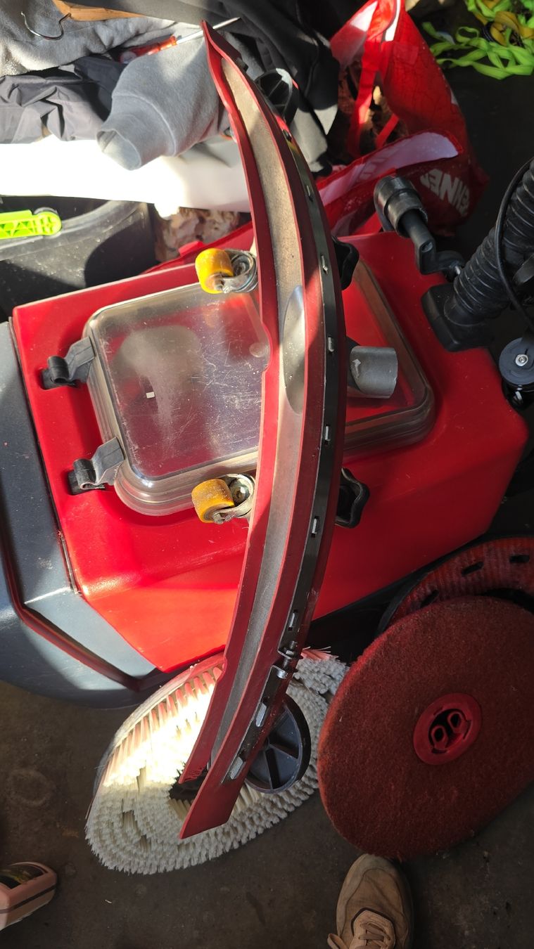 Cleanfix Tutte le macchine: Scheuersaugmaschine Cleanfix – Usato da Zürich venduto da inf_q6bm 7