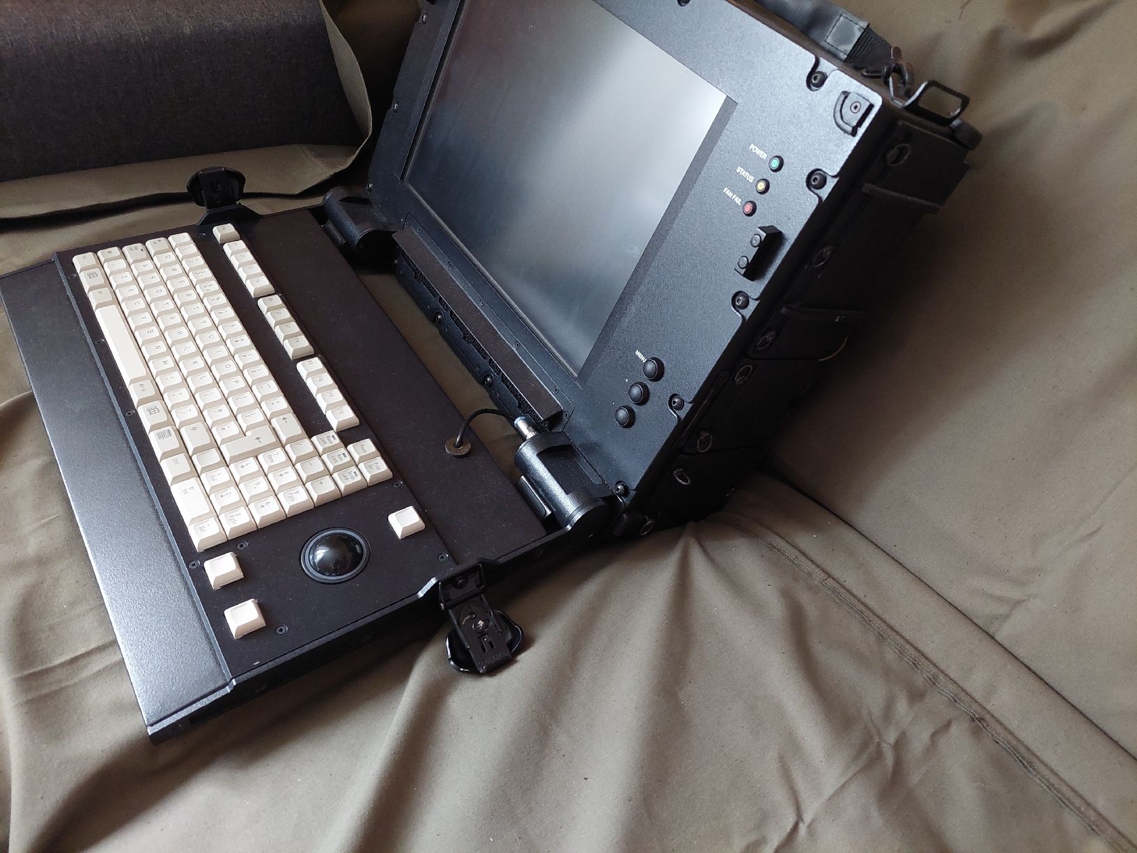 Notebook: Thales DRS militär Computer - Aircraft Input Peripheral – Usato da Meilen venduto da bernhardundbianca 6