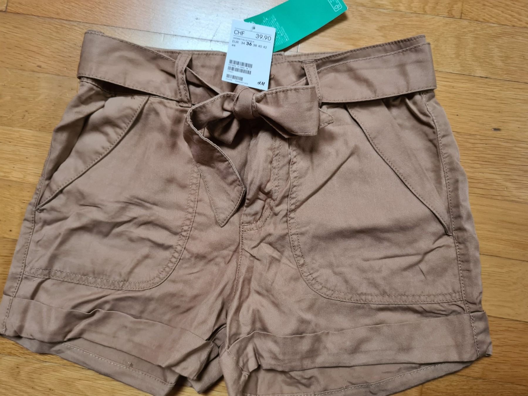 Lotti di vestiti: 2 x shorts und 1 Bluse wunderschön gr.36 – Usato da Ferden venduto da jemyce 2