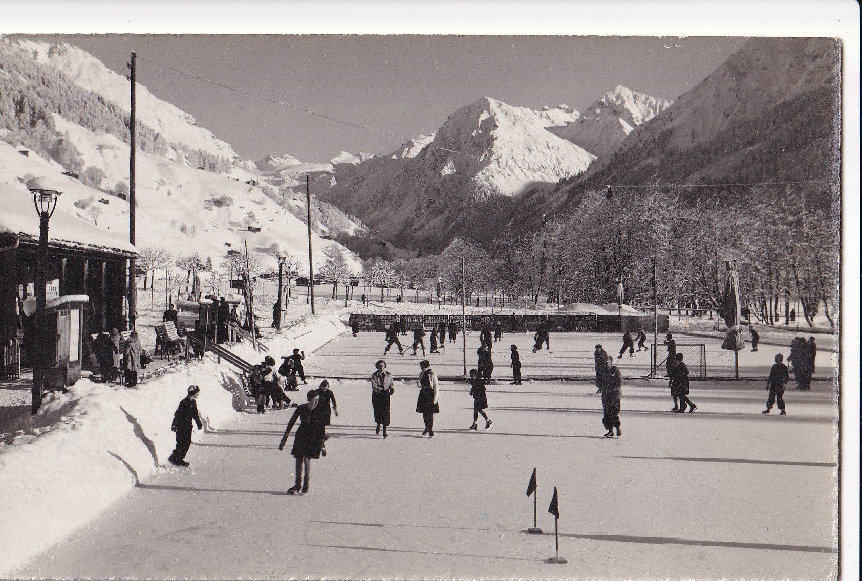 Cartoline postali: Klosters Eisfeld mit Silvrettagruppe – Usato da Olten venduto da clotaldi