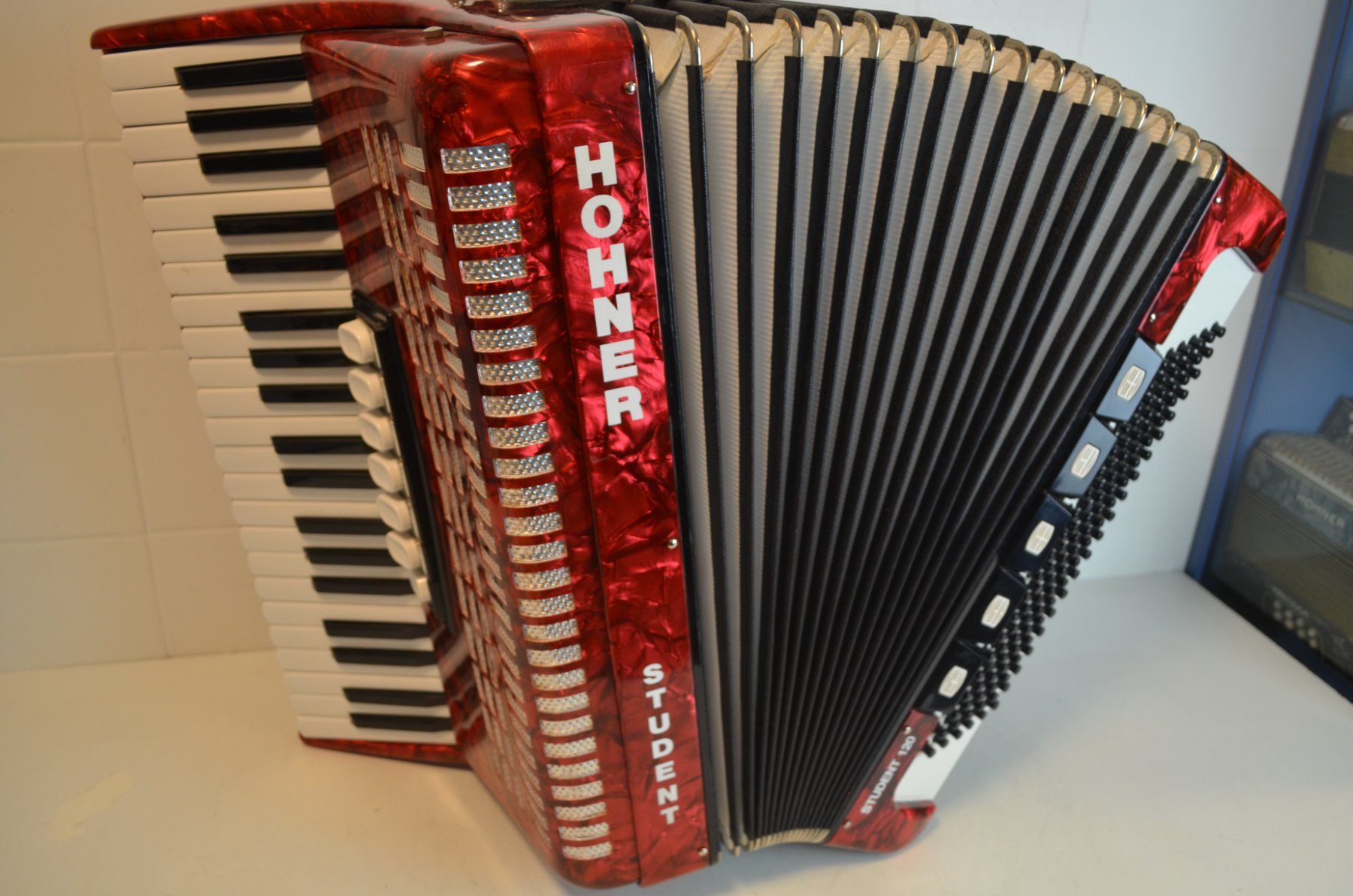 Strumenti musicali: Akkordeon chromatisch Hohner Student 120 – Usato da Zürich venduto da baumusik 3