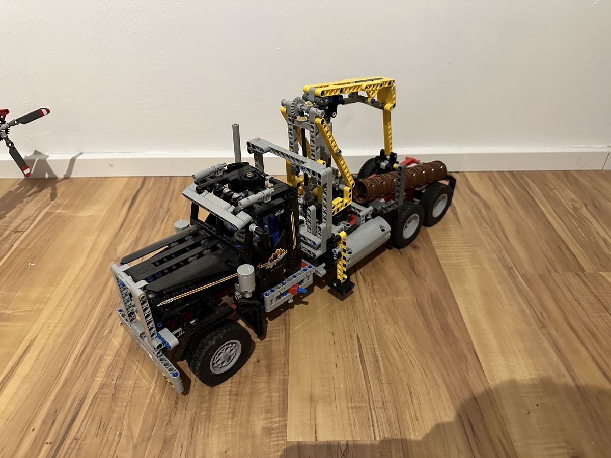 Lego Jouets: Holztransporter Lego Technik 9397  – Défectueux à Bassersdorf par Trampolin8634 1
