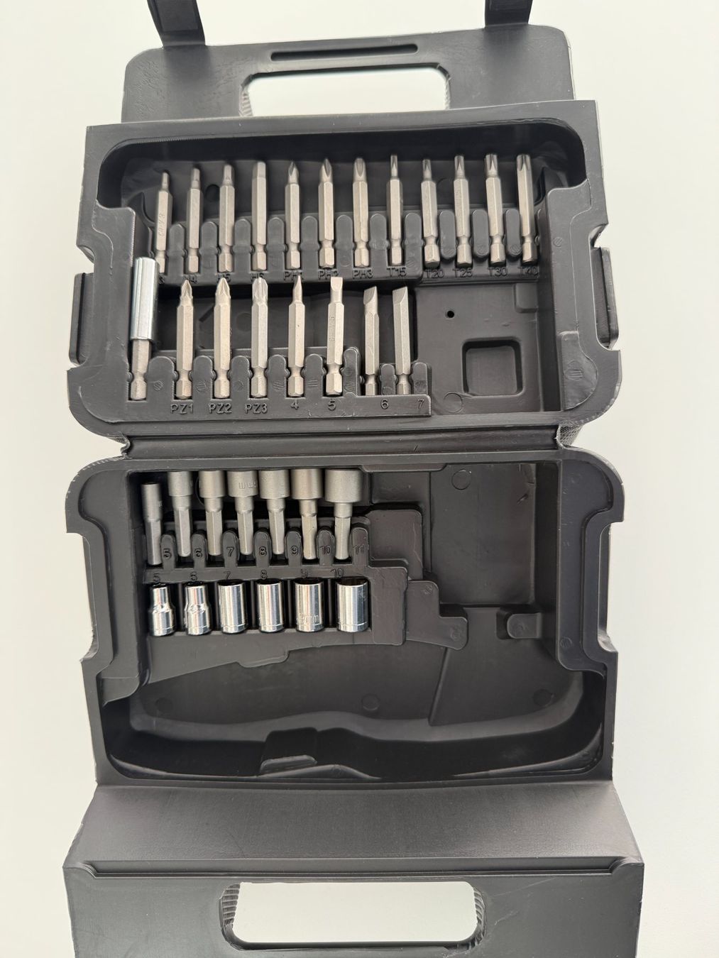 Tutti gli attrezzi: Tool-Box mit 117 Einsätzen, kurze+lange Einsätze, Fabrikneu – Nuovo (secondo la descrizione) da Unterengstringen venduto da Tnovus 3