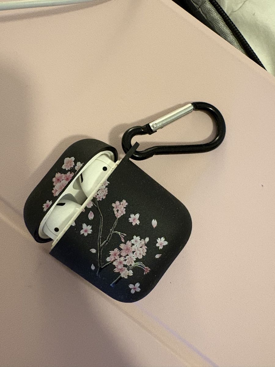 Apple Cuffie: AirPods  usate, con custodia protettiva! – Usato da Viganello venduto da cos_m2tj