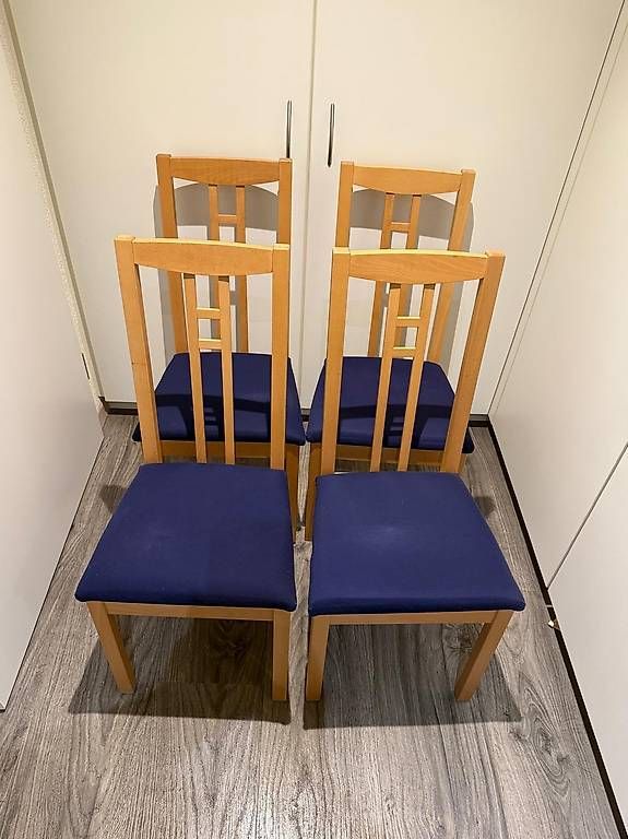 Tables: TABLE AVEC 4 CHAISE – D'occasion à La Chaux-de-Fonds par sz2300 2