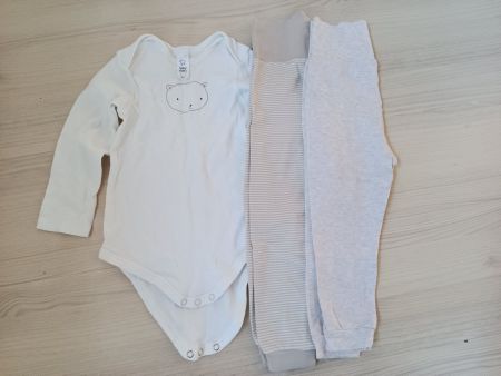 Babykleidung Set Gr. 86/92 bzw. 98 2 Hosen bzw. Body