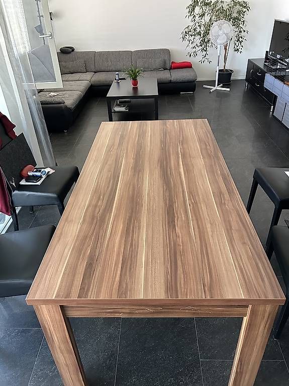 Tables: Tisch mit einer Sitzbank – D'occasion à Schenkon par IrisWenger