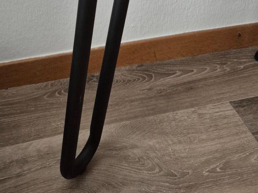 Tavoli: Table à manger blanche pieds épingle métalique – Usato da Epalinges venduto da Kkororo 2