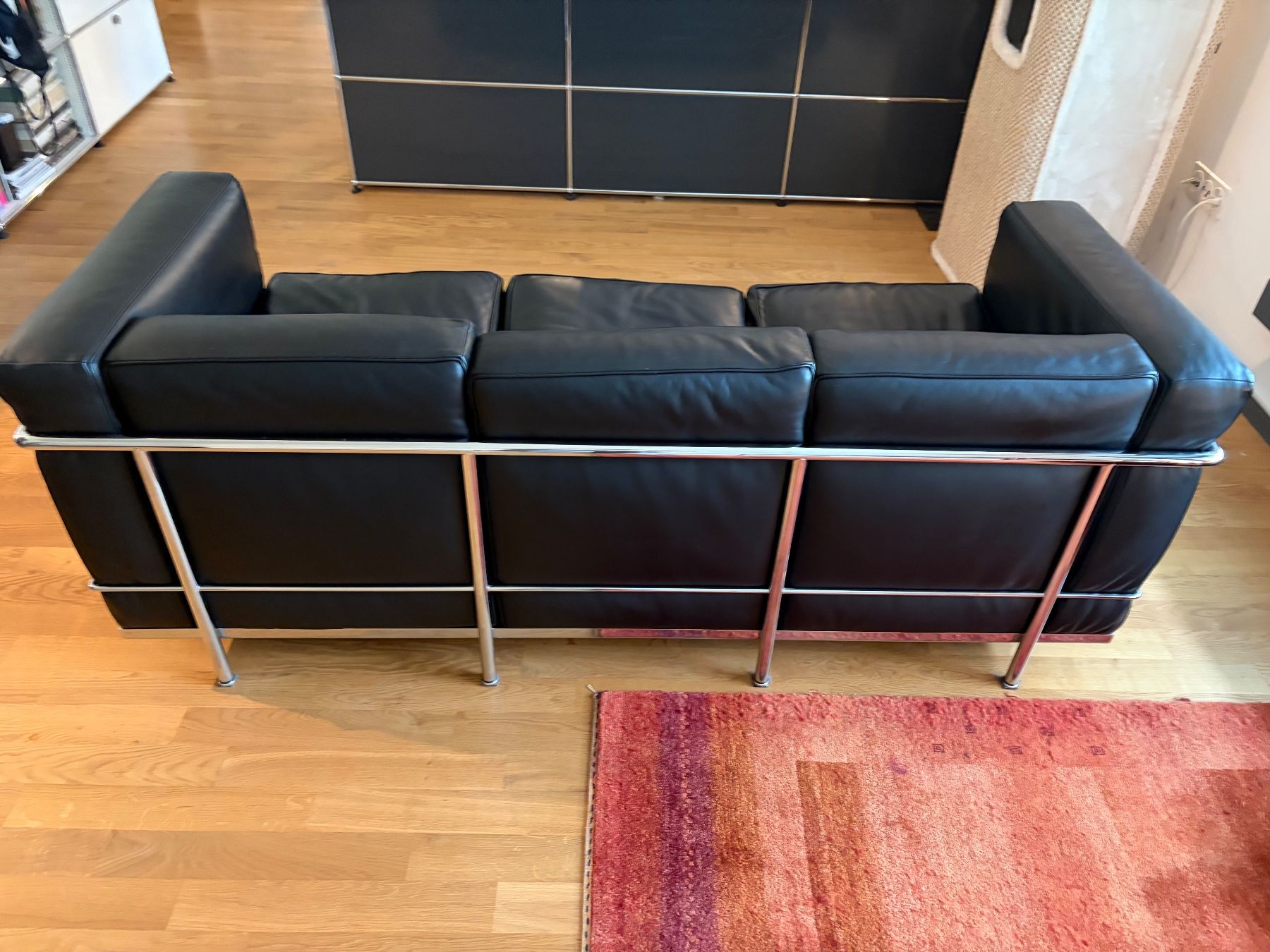 Cassina Sofas: Cassina LC2 Leder Sofa, 3-Sitzer, Schwarz – Gebraucht aus Zürich von weser 4
