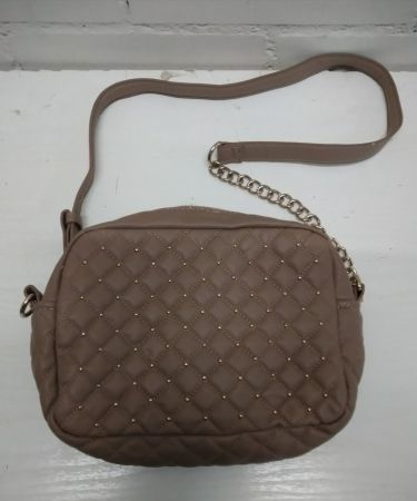 Trendige Stepp-Umhängetasche beige mit Nieten