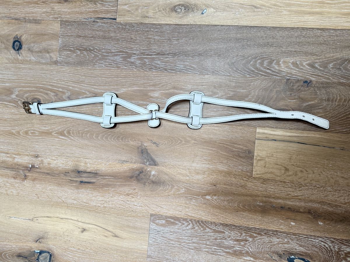 Cinture: Great Temperley leather white belt. S – Nuovo (secondo la descrizione) da Grund b. Gstaad venduto da PlageNeigeplus