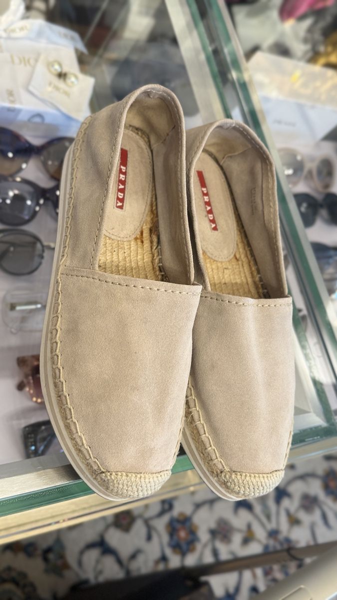 Prada Damenschuhe: PRADA Espadrilles, Beige Wildleder, Sommer Schuhe, Gr. 38 – Gebraucht aus Lachen SZ von HelvetiaLuxury