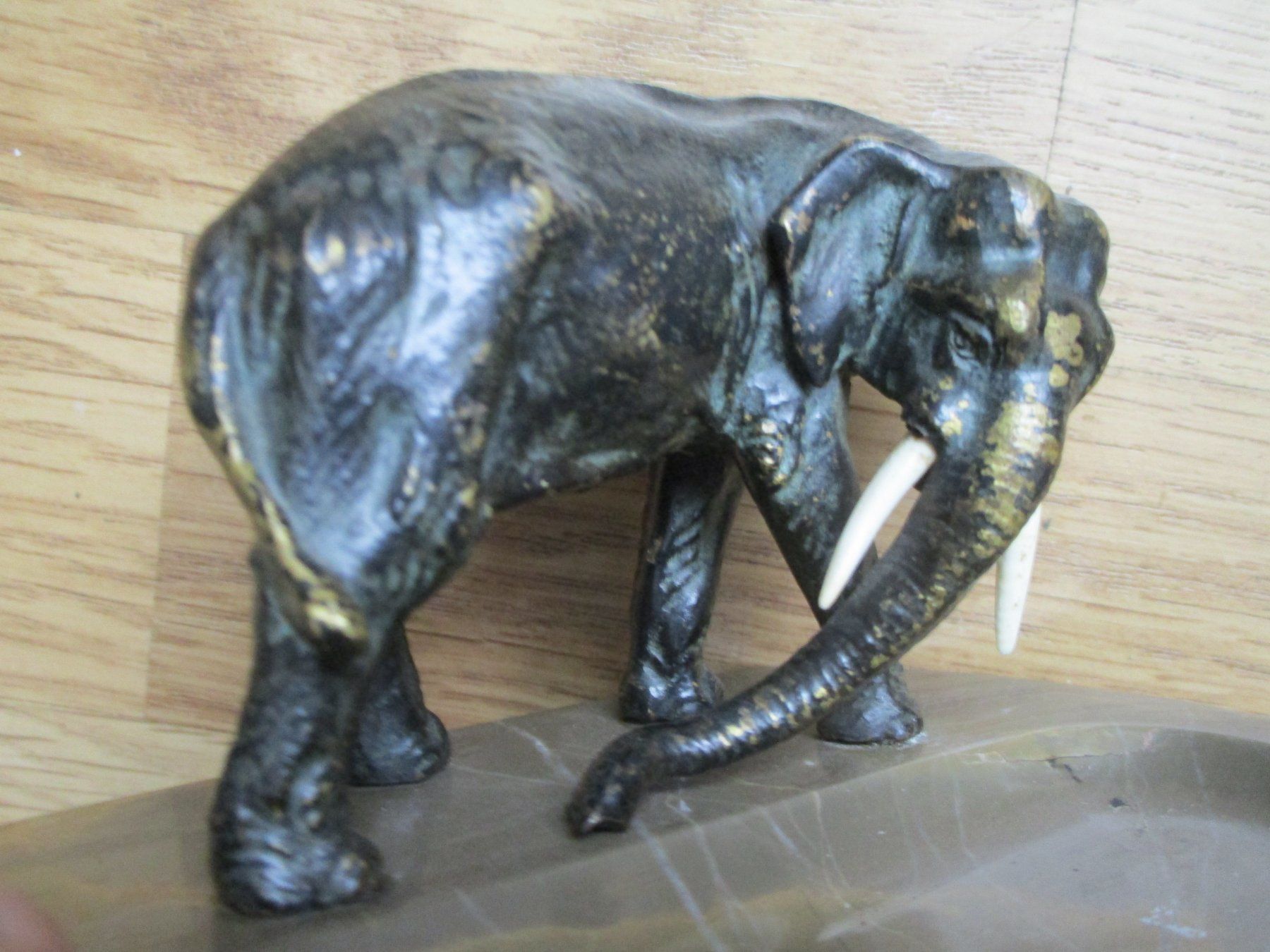 Portacenere: Aschenbecher mit Elefant  Bronze auf Marmor – Usato da Heimberg venduto da Lupo57 2
