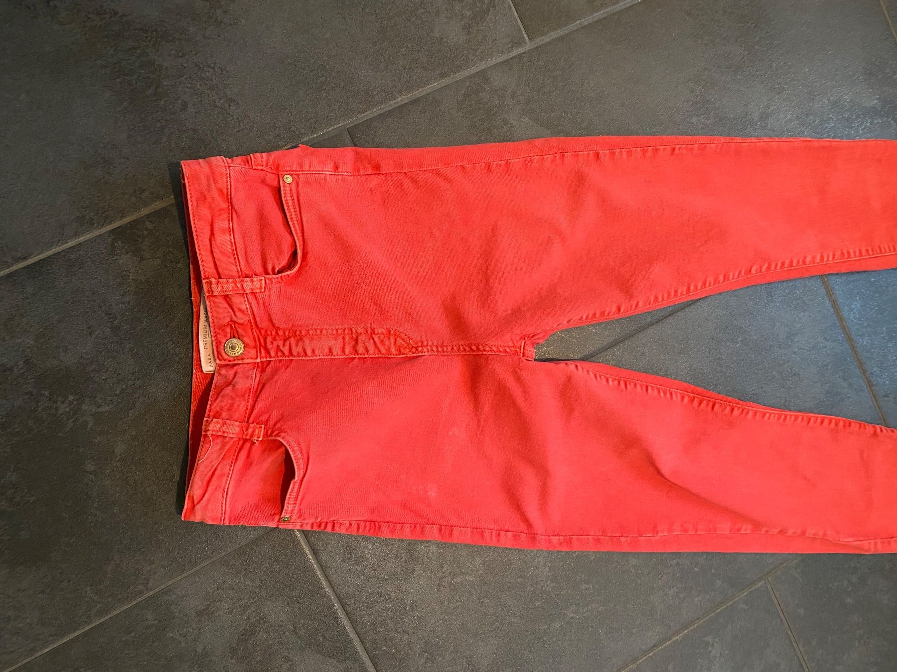Zara Jeans: Rote Zara Damen Jeans Grösse 36 – Usato da Goldau venduto da Rjn 1