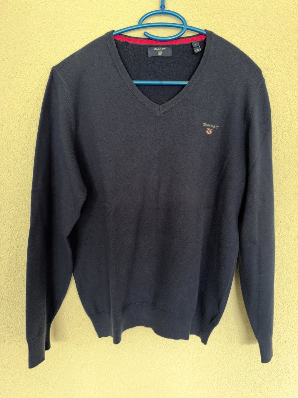 Pullover & Sweatshirts: Pull GANT col V bleu marine - Taille S – Gebraucht aus Fully von Avranville 2
