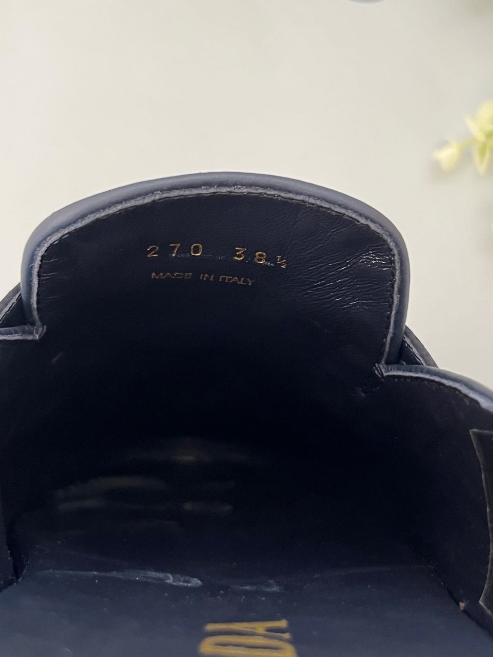 Prada Scarpe da donna: Prada Wildleder Mules Navy Blau 38.5 IT Neu – Nuovo (secondo la descrizione) da Lausanne venduto da S_luxury 4