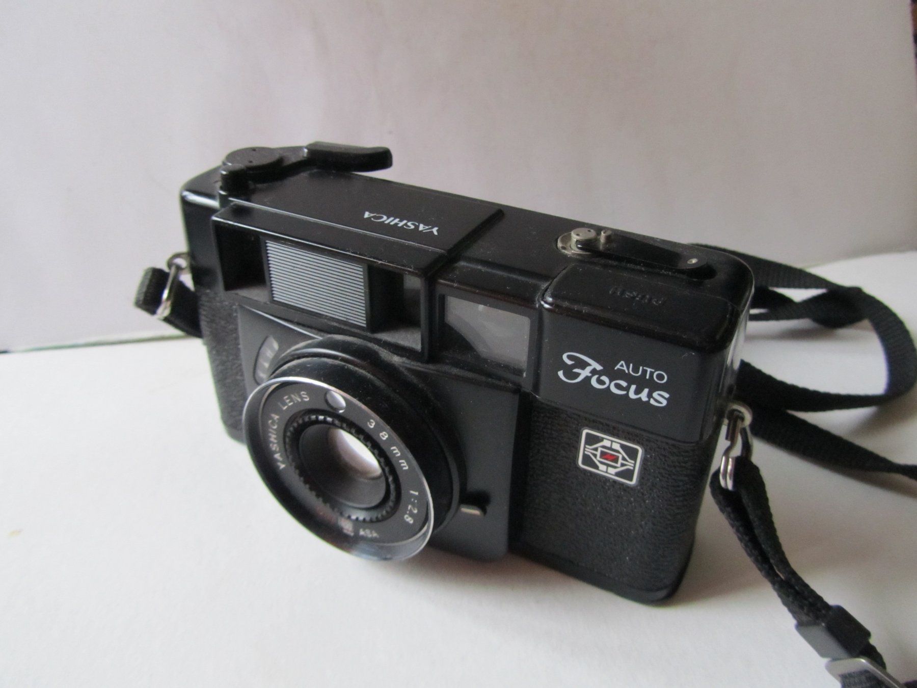 Yashica Fotocamera: Yashica Auto Focus 38mm Kompaktkamera - 1978 bis 1981 – Usato da Weiningen ZH venduto da dietsch57