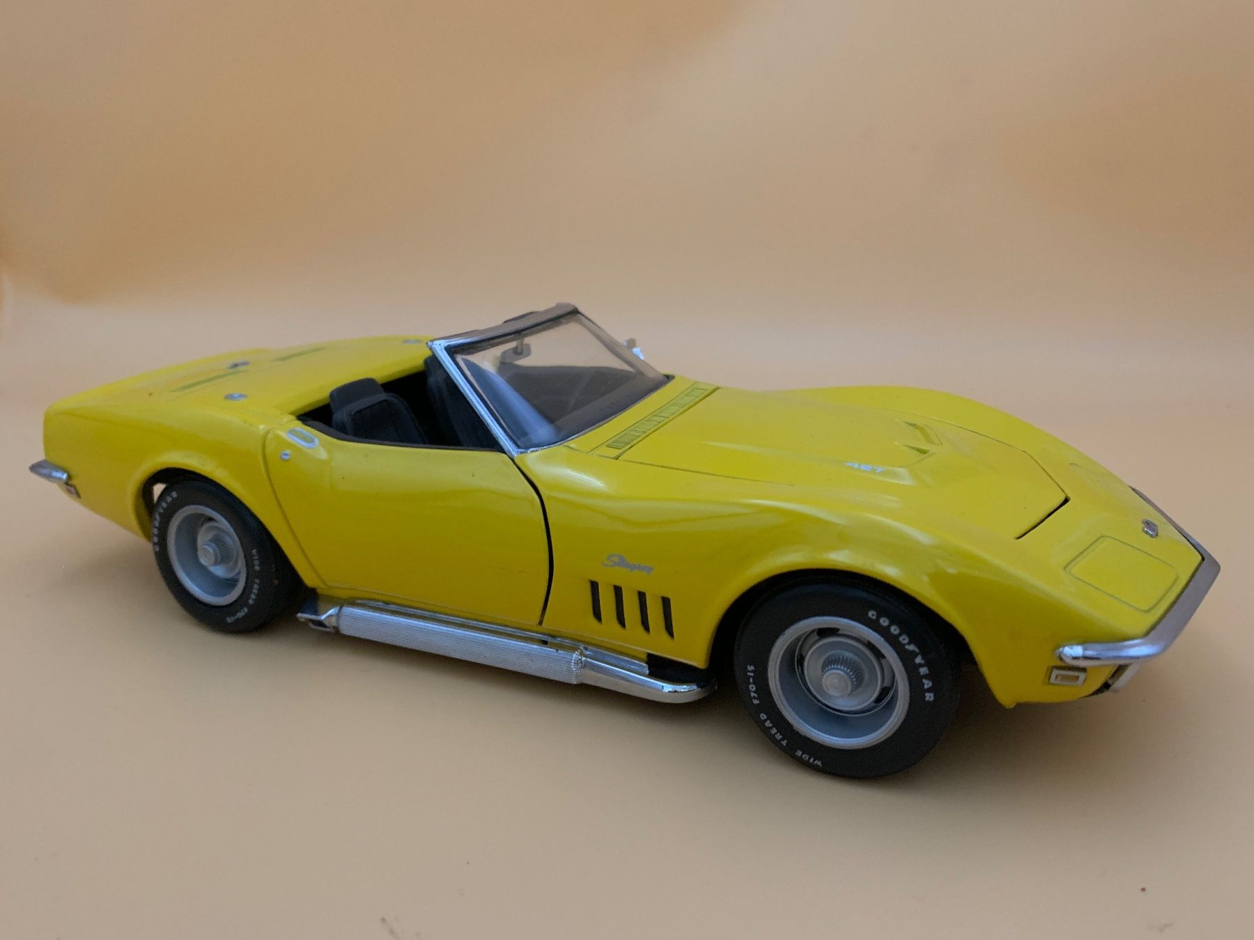 Revell Modellini d'auto: Chevrolet Corvette 1969 1:18 – Usato da Epautheyres venduto da LordSkull 4