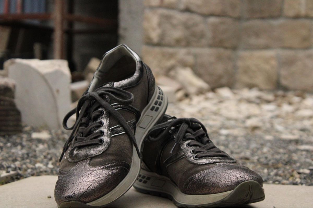 Scarpe da donna: Nero Giardini, Sneaker,  Gr. 40, grau/ braun – Usato da Unterkulm venduto da Chipsi0709