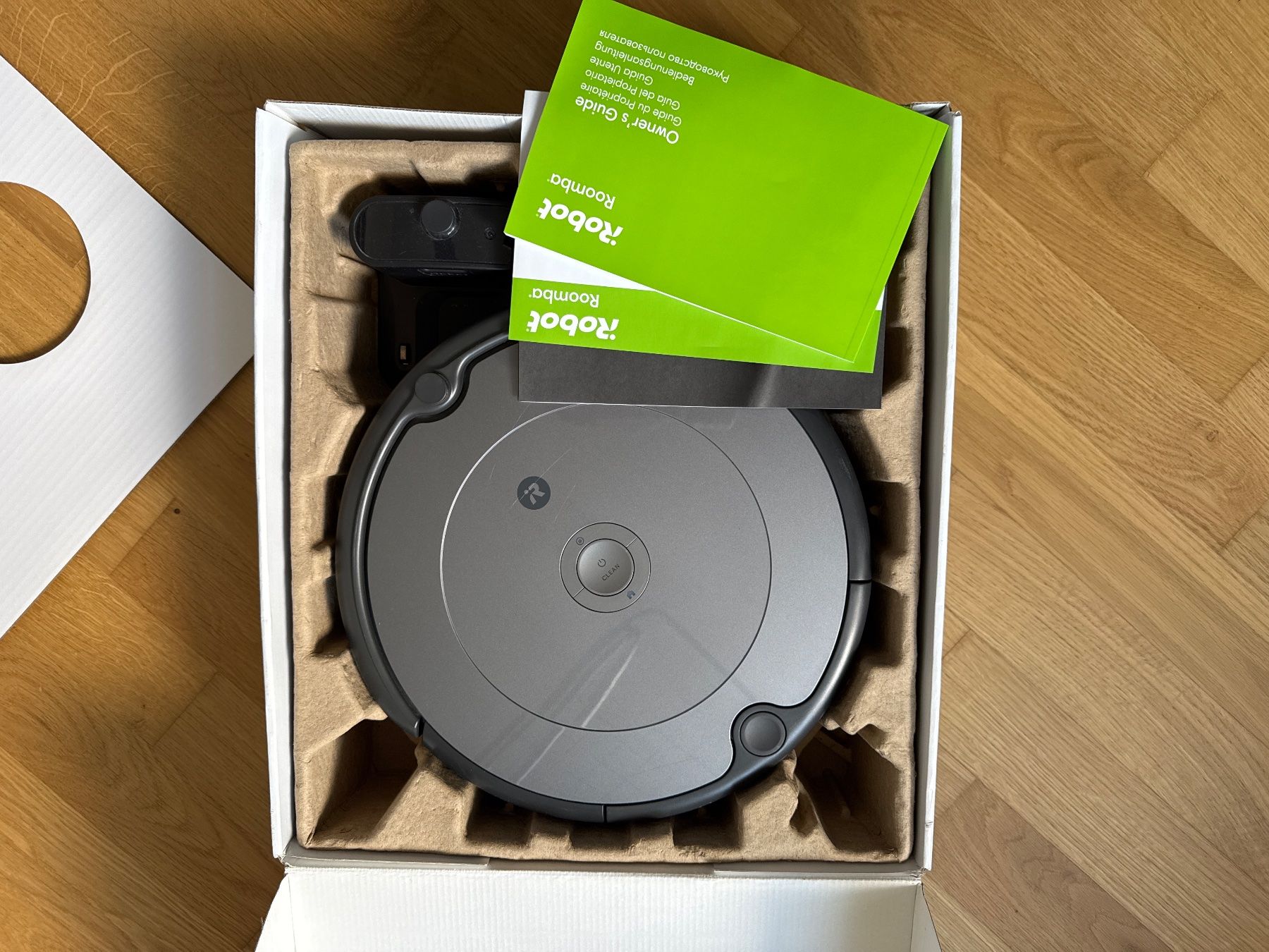 Irobot : iRobot Roomba 697 Saugroboter in Originalbox – Usato da Brüttisellen venduto da xe_m 2