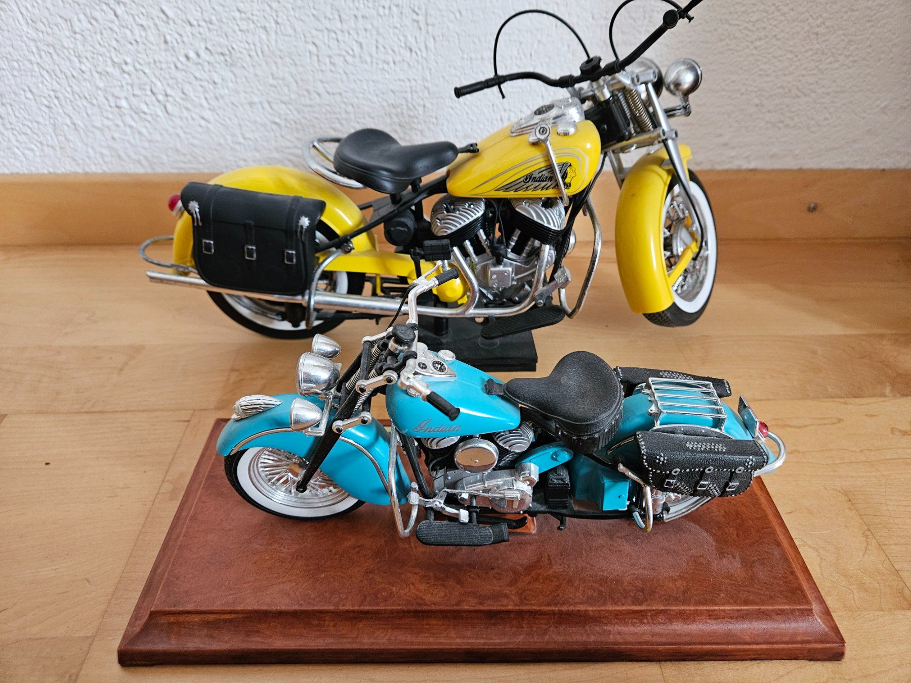 Kit di modellismo & Modellini statici: 2 Indian Chief Modelle – Usato da Wiezikon b.Sirnach venduto da Bb7 1