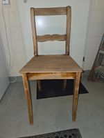Antiker Holzstuhl, restaurierungsbedürftig, Vintage