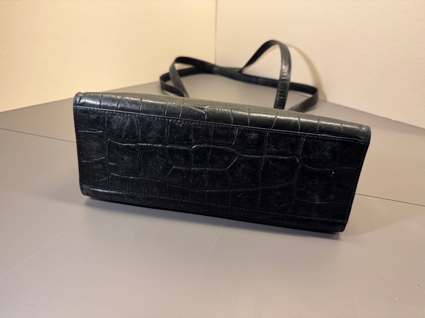 Aigner Borse da donna: Aigner Handtasche Damen Leder schwarz – Usato da Boll venduto da Simpbon 4