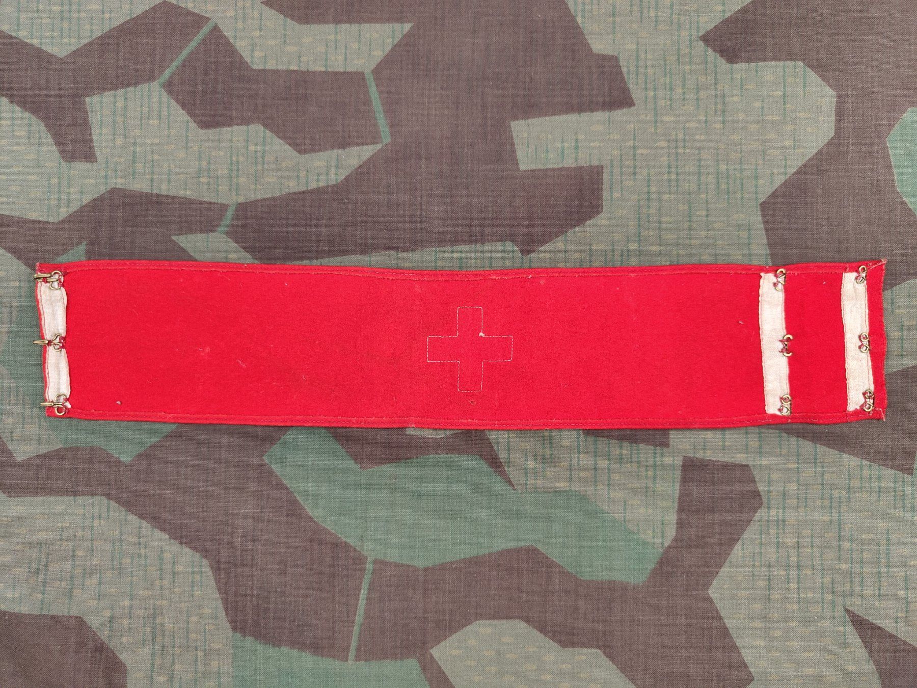 Schweizer Armee Uniformi: Eidgenössische Armbinde Ord. 1840, Variante 2 – Usato da Bauma venduto da SwissMilitaria 2