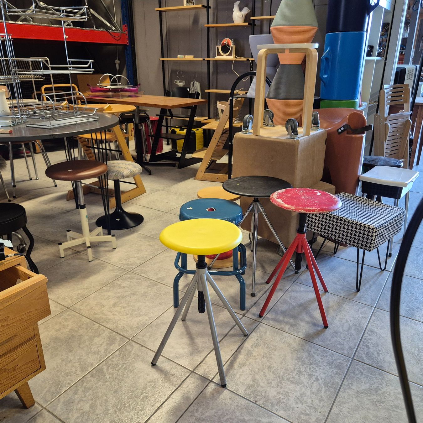 Sgabelli: Industriedesign Swivel Stool Drehhocker Hocker Höcker gelb – Usato da Nottwil venduto da Wondewa-Shop 9