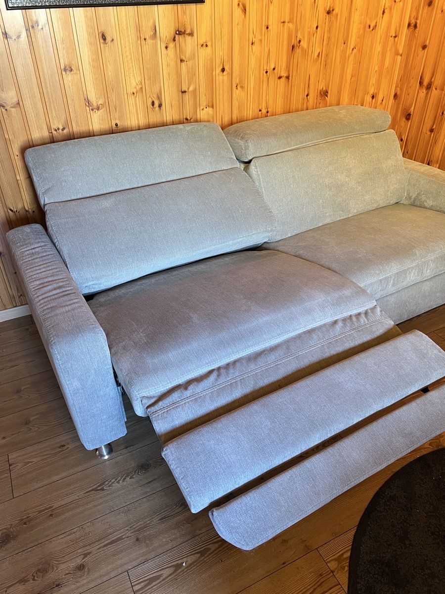 Divani: Sofa, Stoff hellblau-hellgrau, elektronisch verstellbar – Usato da Rotkreuz venduto da Migu2012 2
