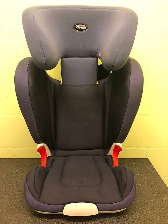 Seggiolini per auto: Römer Kindersitz grau – Usato da Lyss venduto da af123