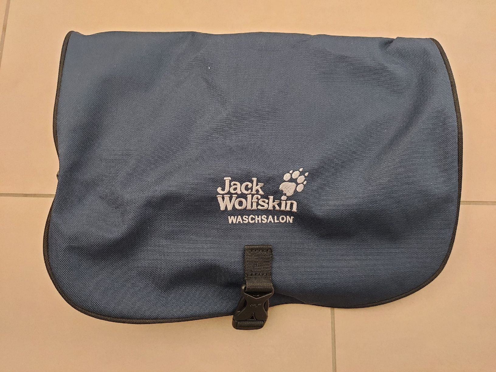 Jack Wolfskin Custodie per cosmetici: Jack Wolfskin Waschsalon – Usato da Gossau SG venduto da Iandolo