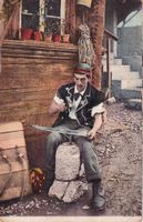 Kilchberg  ZH  -   Heubauer schleift Sense     um 1923