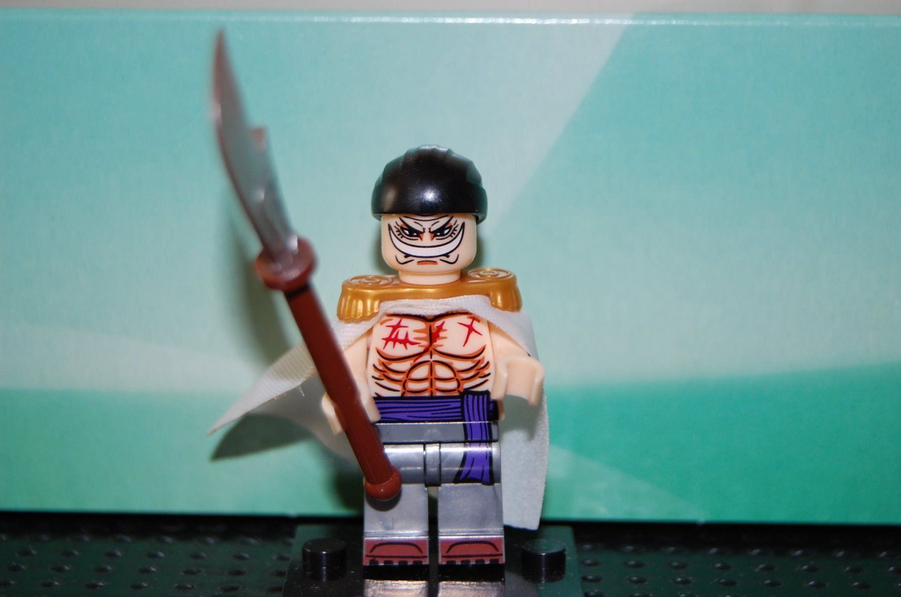 Kit di costruzioni: One Piece Minifigur Whitebeard – Usato da Basel venduto da Don-Angel