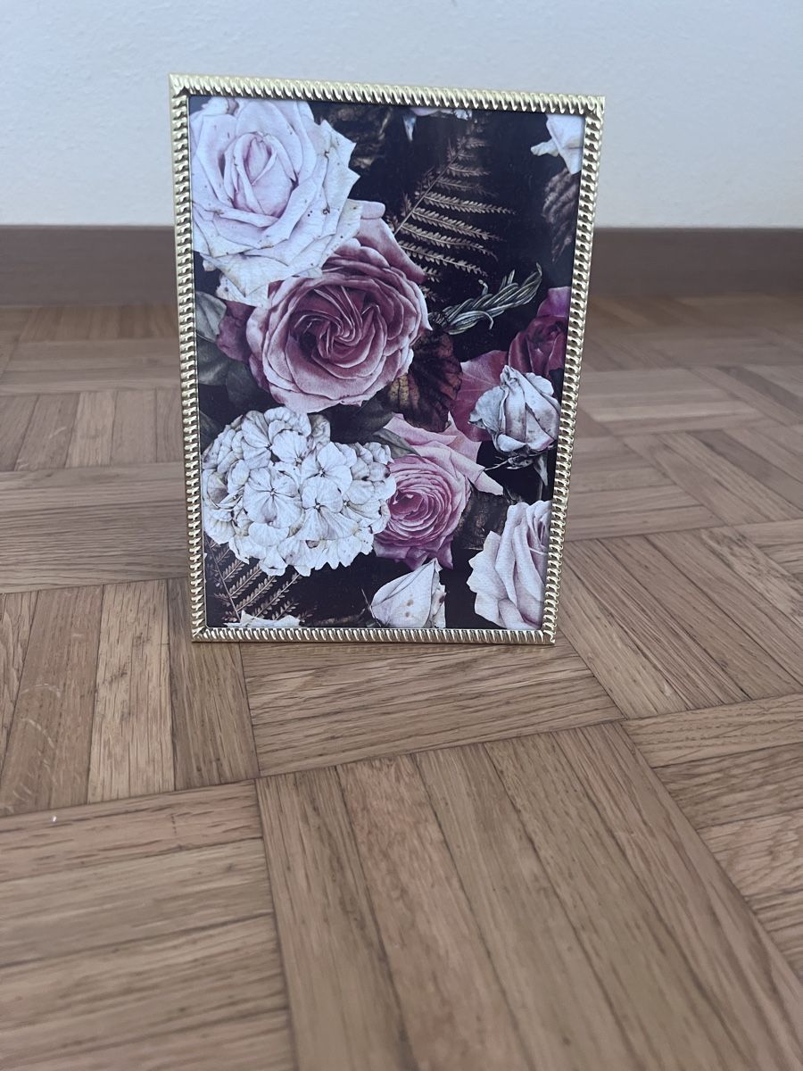 Bilderrahmen: Goldener Bilderrahmen mit Rosenmuster Vintage – Gebraucht aus Neuenhof von UrbanBags