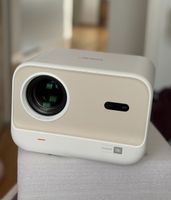Yaber L2s Projektor mit JBL Speaker