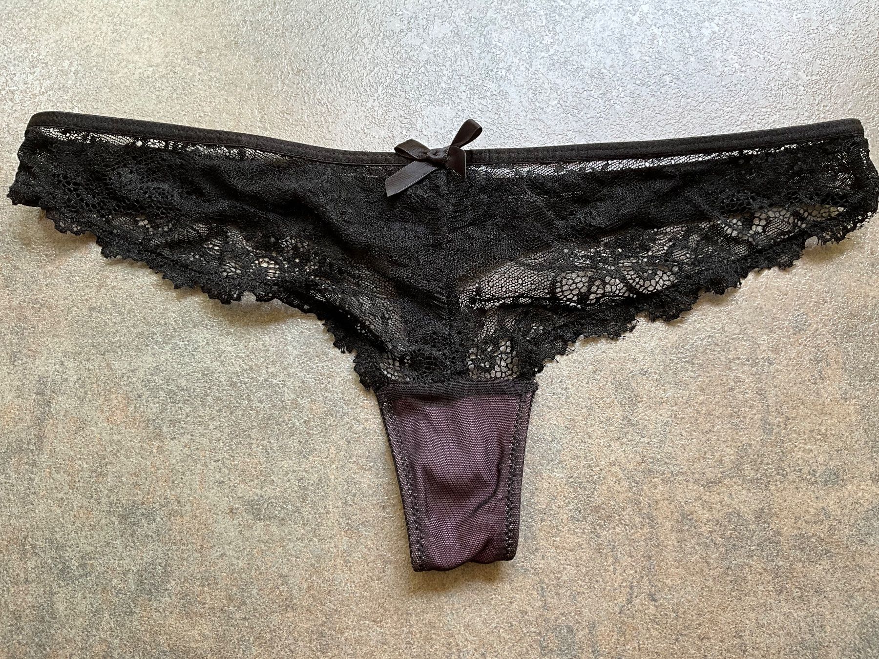 Autres dessous: String Damen Farbe schwarz Größe M – D'occasion à Basel par elster1986
