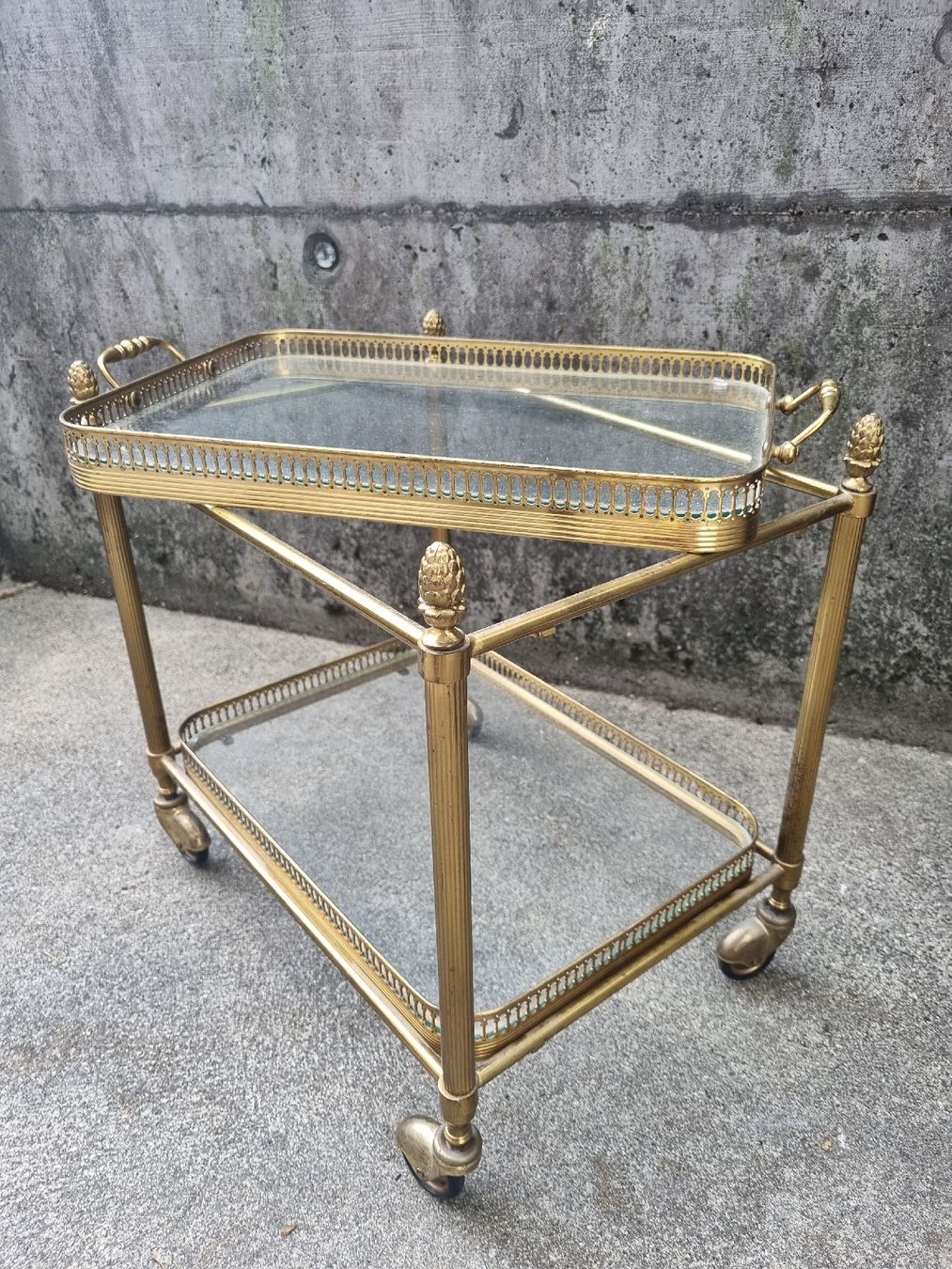 Servierwagen: Rolling serving cart. Service table 1900 messing – Gebraucht aus Ostermundigen von vintage60