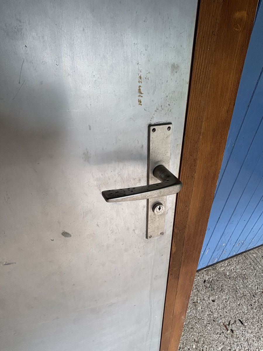 Portes: Türe Holz Metall – D'occasion à La Heutte par Elas 3
