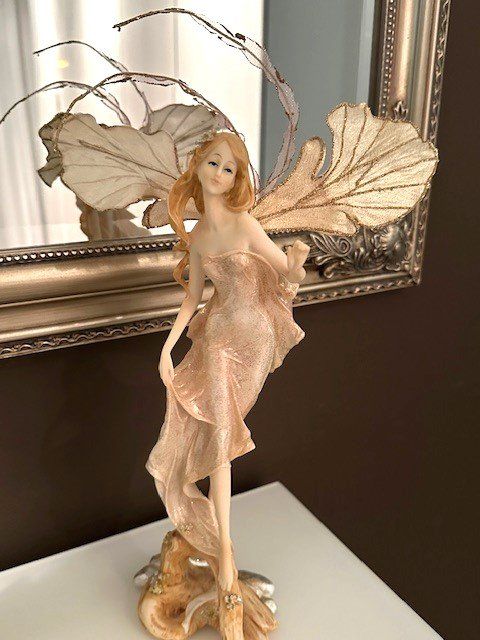 Statuette: *   ELfeNtaNz  * – Usato da Winkel venduto da zeho 1