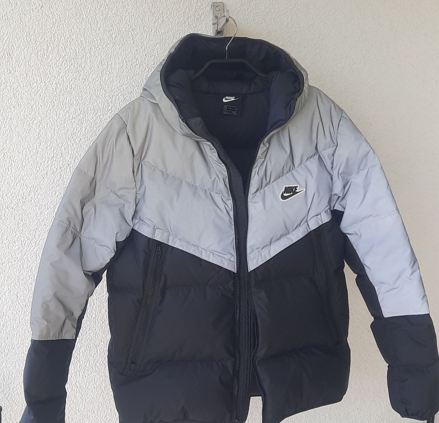 Nike Giacche: Nike Sportswear VINTAGE Windrunner Reflective Gr.M – Usato da Aarau venduto da dlo_6vxn 2
