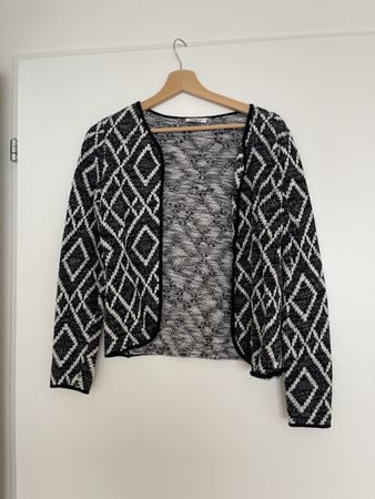 Only Strickjacke Gr. S/M, Schwarz/Weiss
