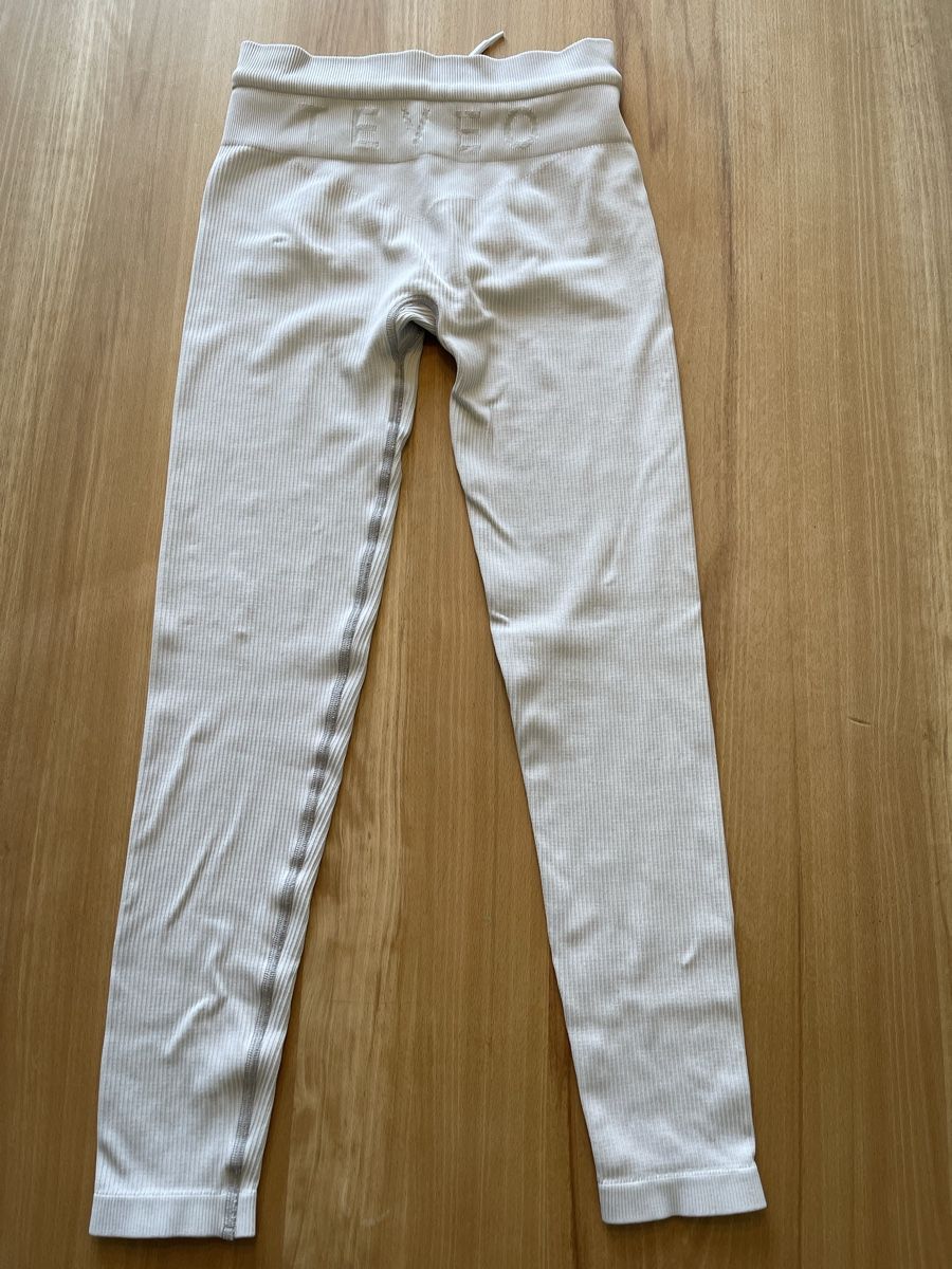 Teveo Leggings: Teveo Ripped Leggins – Usato da Flaach venduto da DewTrich 1